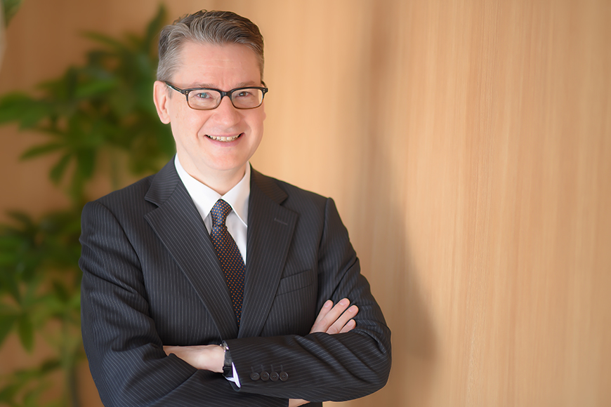 外国人スーツ写真